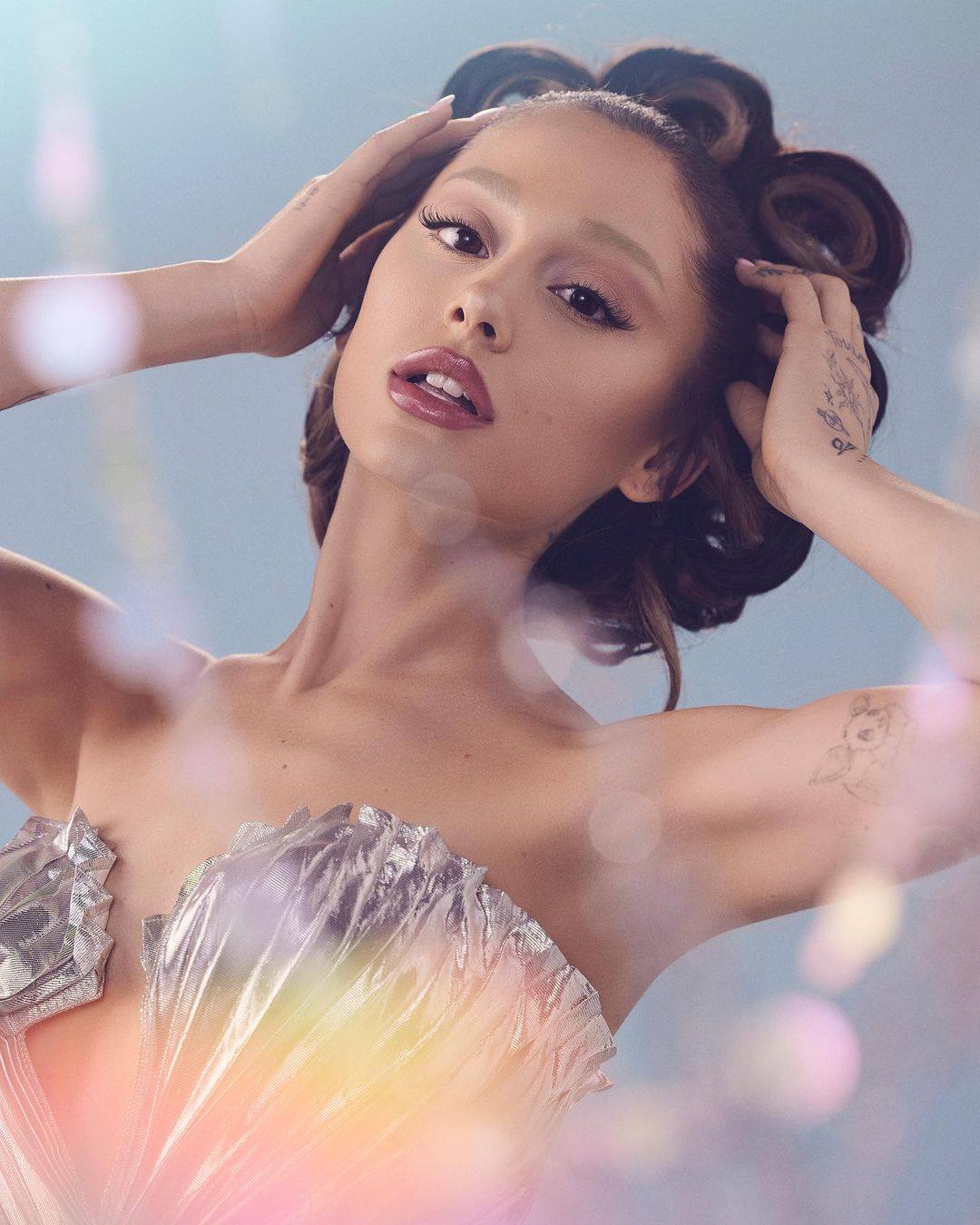 Ariana Grande has pledged up to US$5 million to offer free therapy. Photo: @r.e.m.beauty/Instagram