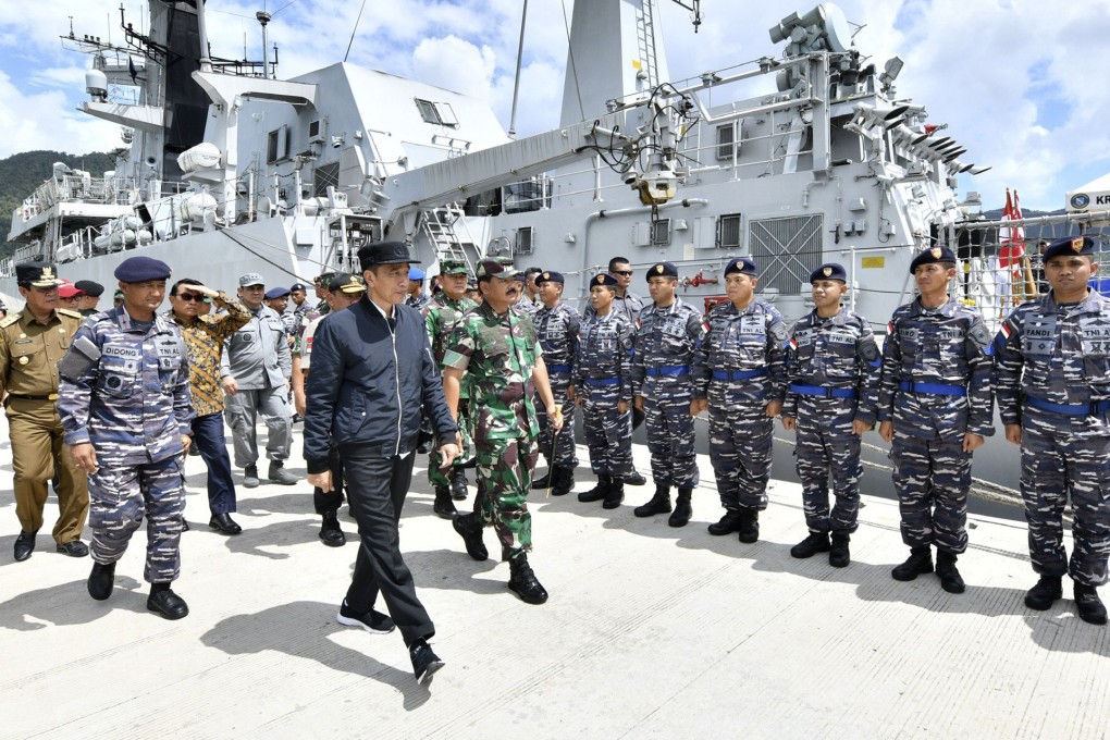 Indonesian President Joko Widodo (centre) inspects troops on a navy ship at Selat Lampa Port in the Natuna Islands on January 8. Photo: AP